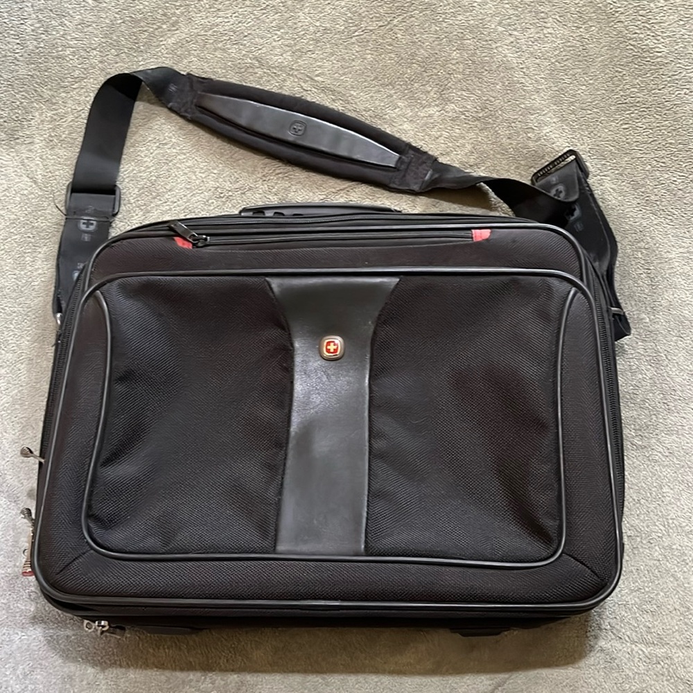 SwissGear by Wenger LEGACY 16` single compartment notebook case